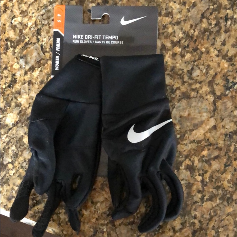 Nike dri fit running gloves